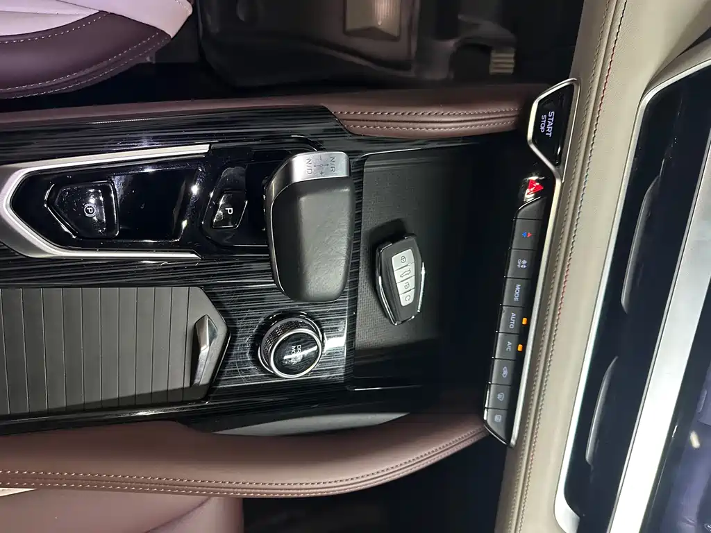 Geely Xingyue L — миниатюра 10