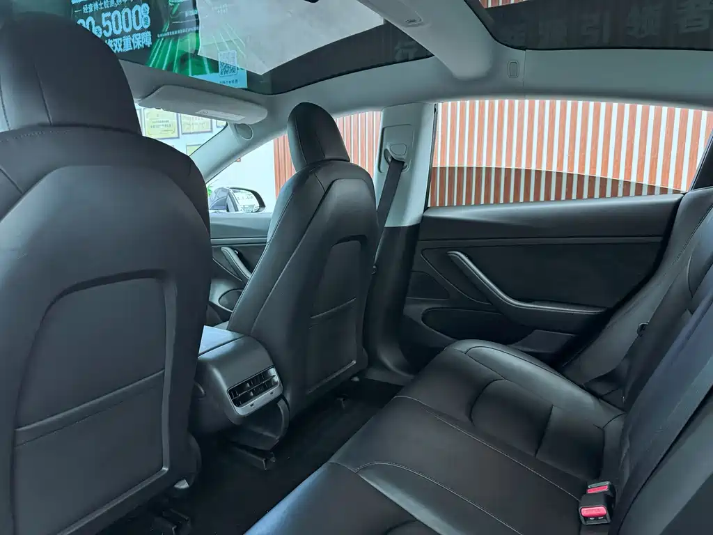 Tesla Model 3 — миниатюра 9