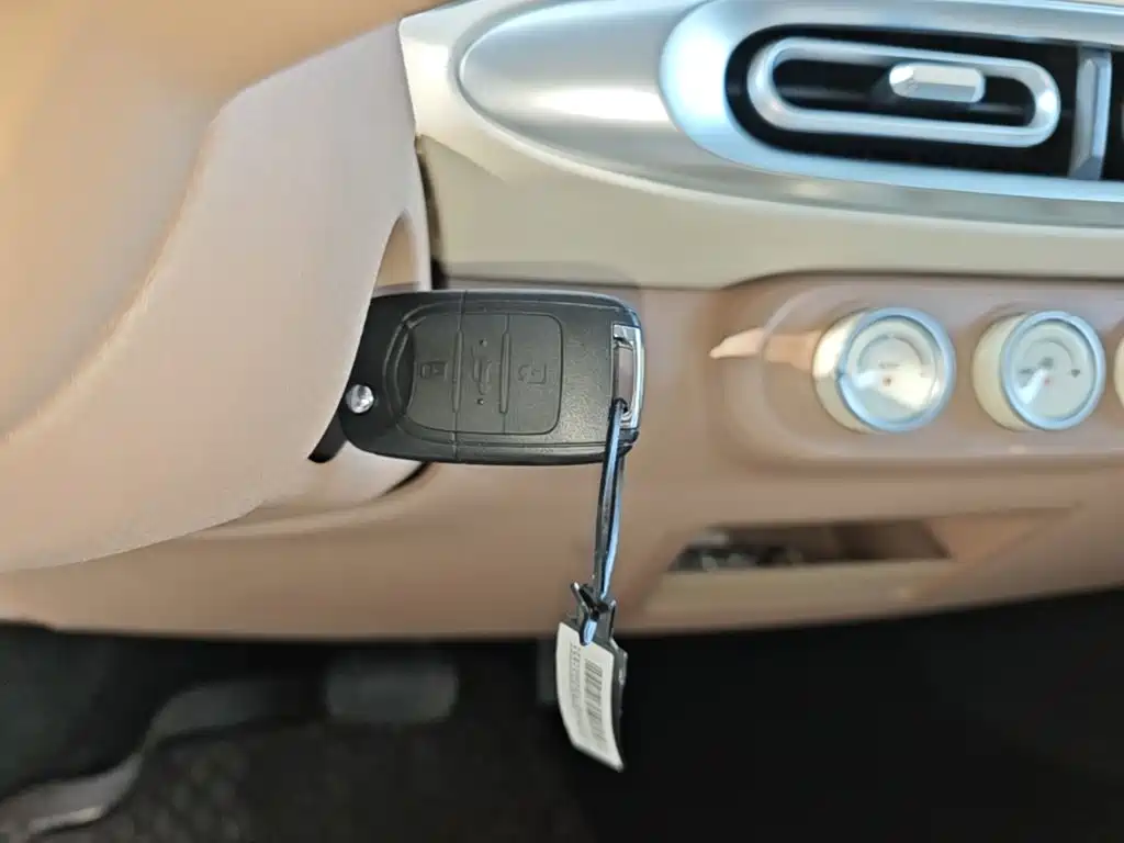 Wuling MINIEV — миниатюра 9