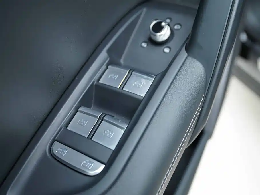 Audi Q5L — миниатюра 9