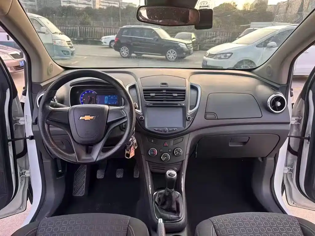 Chevrolet Trax 1.4T Manual 2WD Comfort Type, фото 6