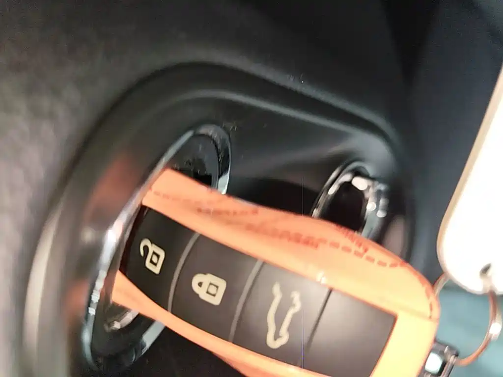Porsche Macan — миниатюра 9