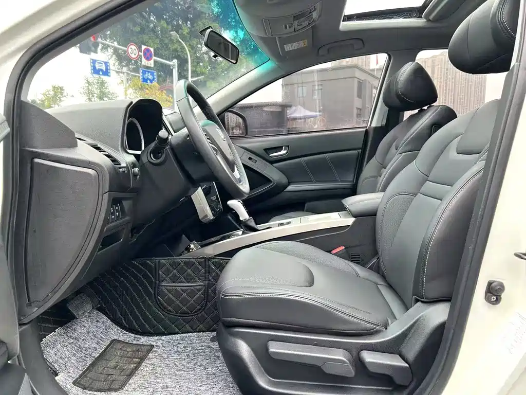 LUXGEN EXCELLENT 6 SUV