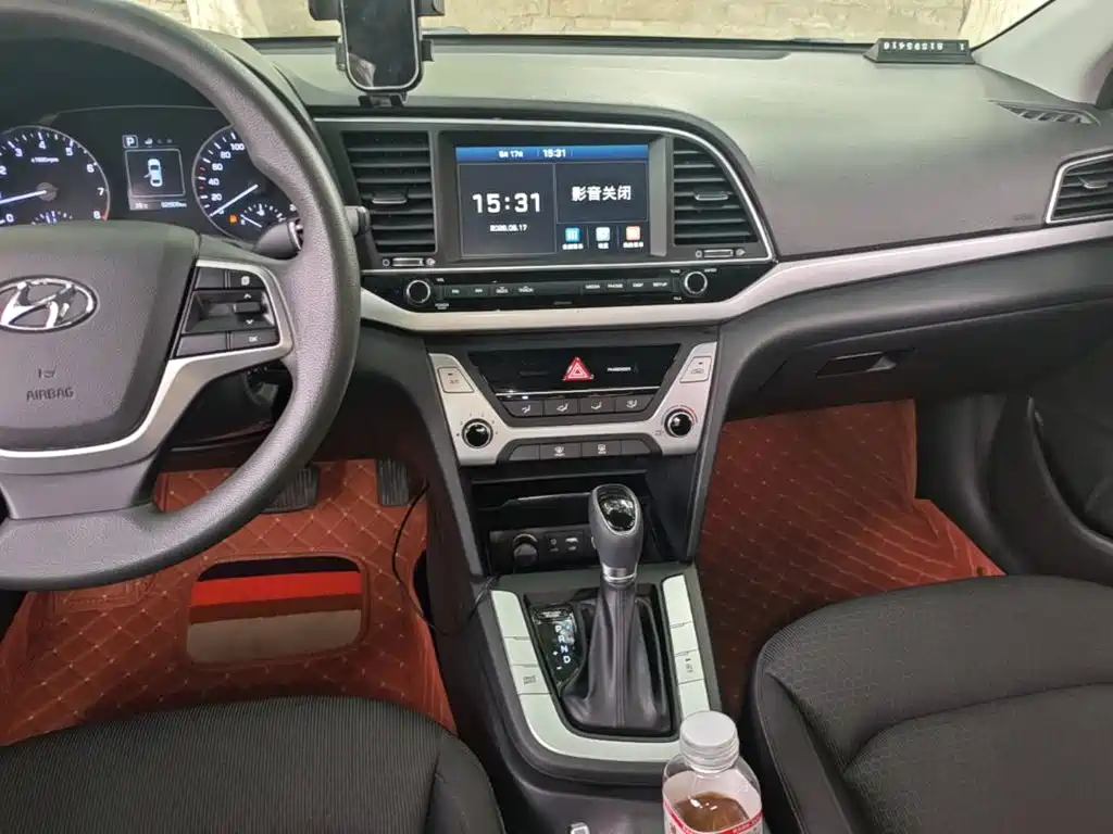 Hyundai Elantra — миниатюра 13