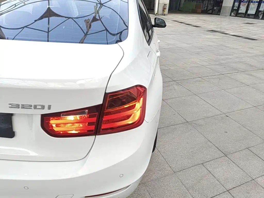 BMW 3 Series — миниатюра 8