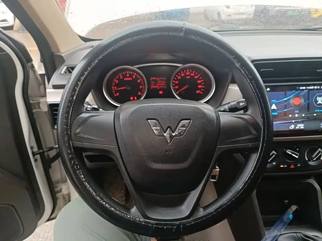 Wuling Hongguang — миниатюра 11
