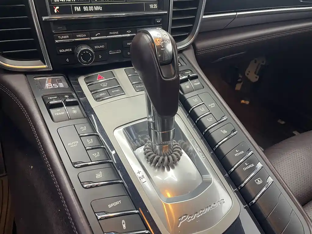 Porsche Panamera Hybrid — миниатюра 7