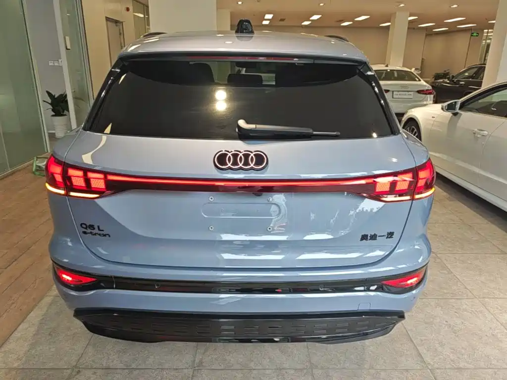 Audi Q6L e-tron — миниатюра 6