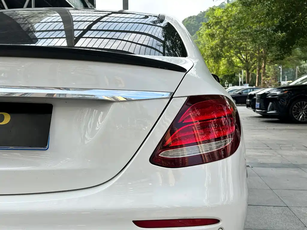 Mercedes-Benz E-Class — миниатюра 20
