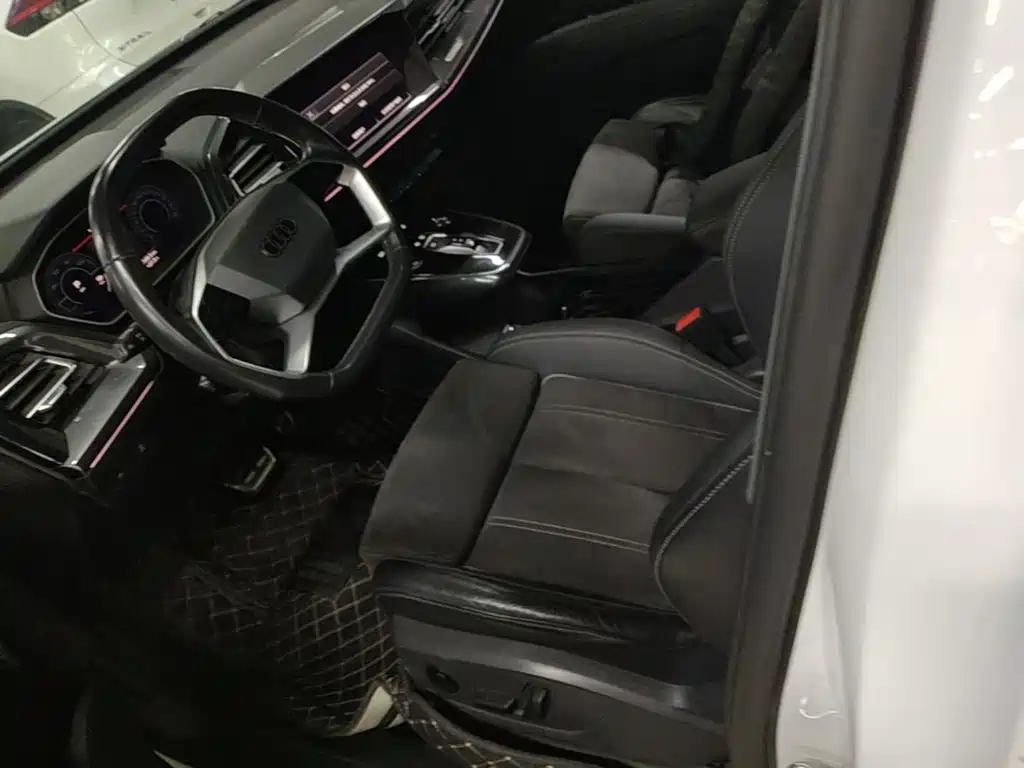 Audi Q4 e-tron — миниатюра 15