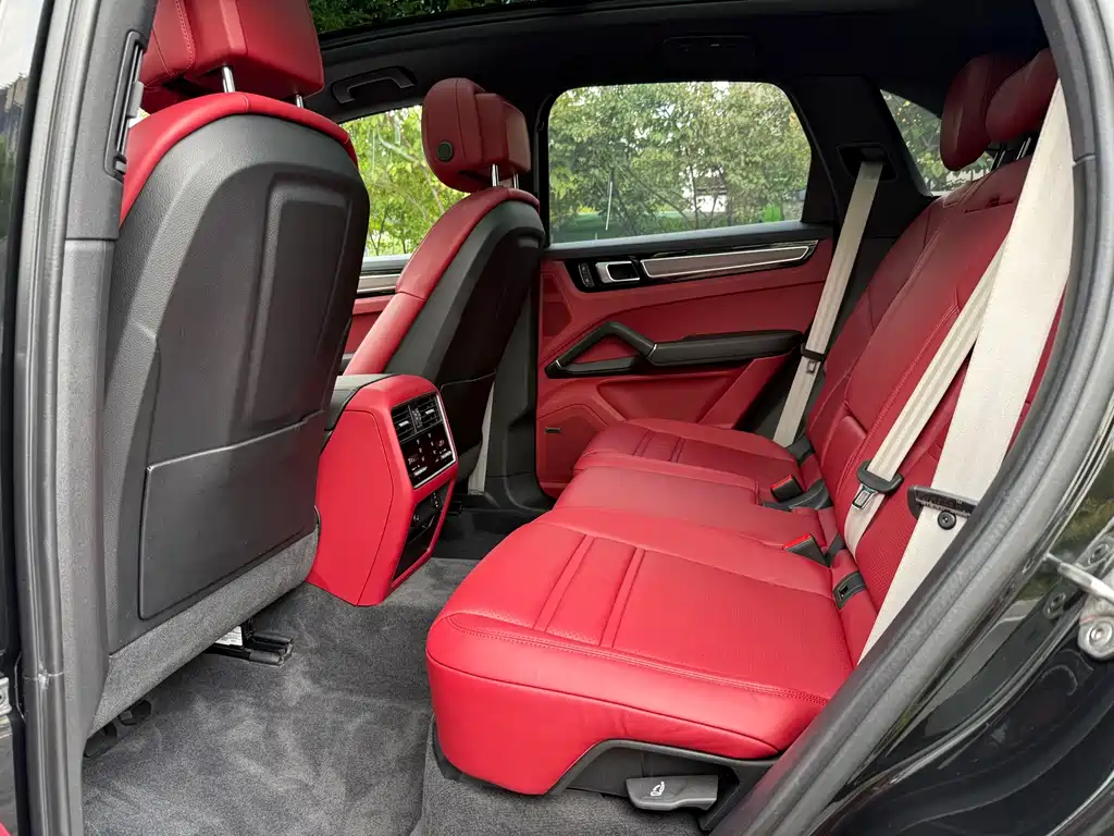 Porsche Cayenne — миниатюра 10
