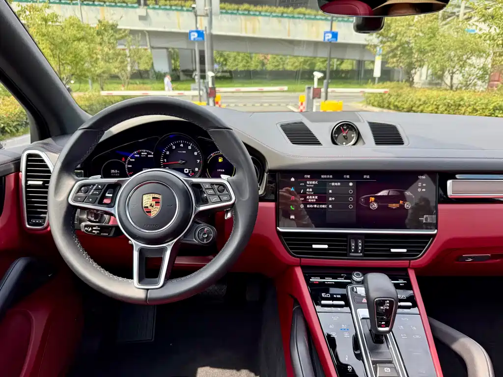 Porsche Cayenne — миниатюра 14