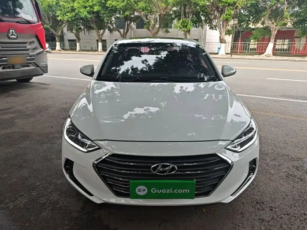 Hyundai Elantra — миниатюра 3