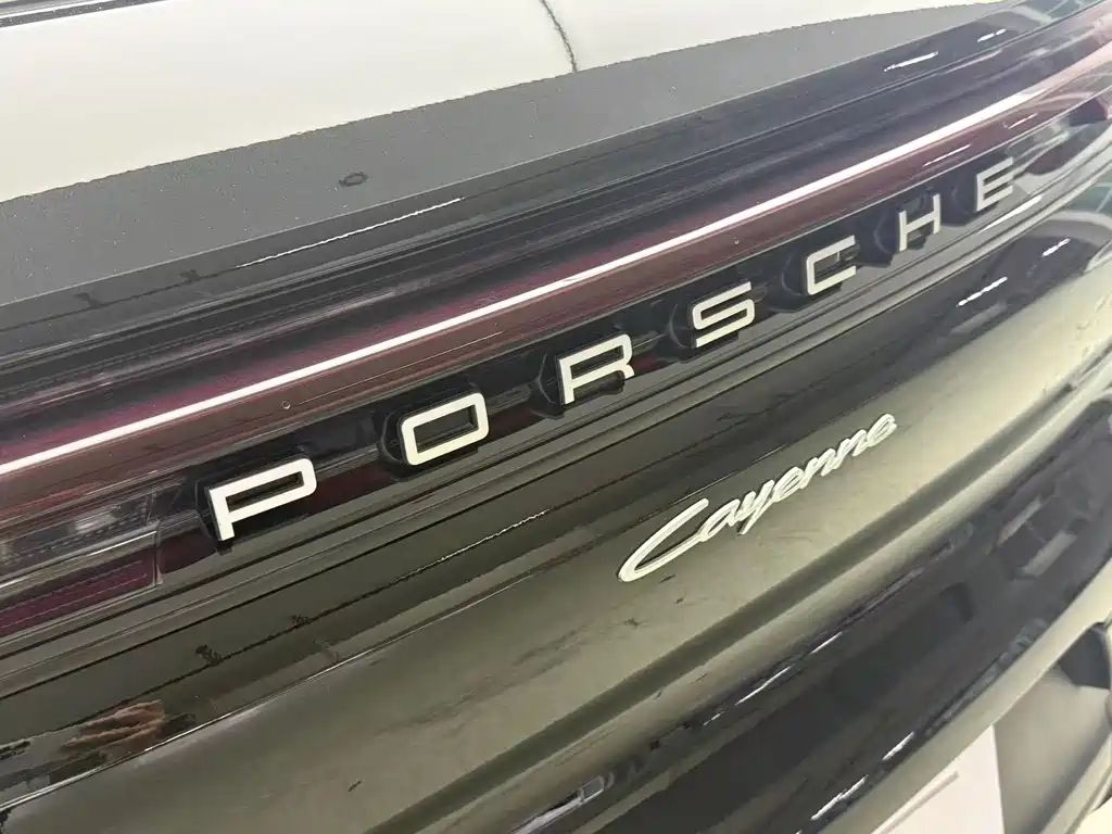 Porsche Cayenne — миниатюра 10