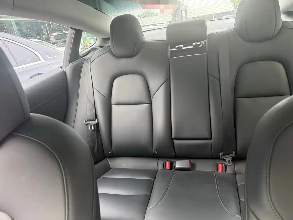 Tesla Model 3 — миниатюра 6
