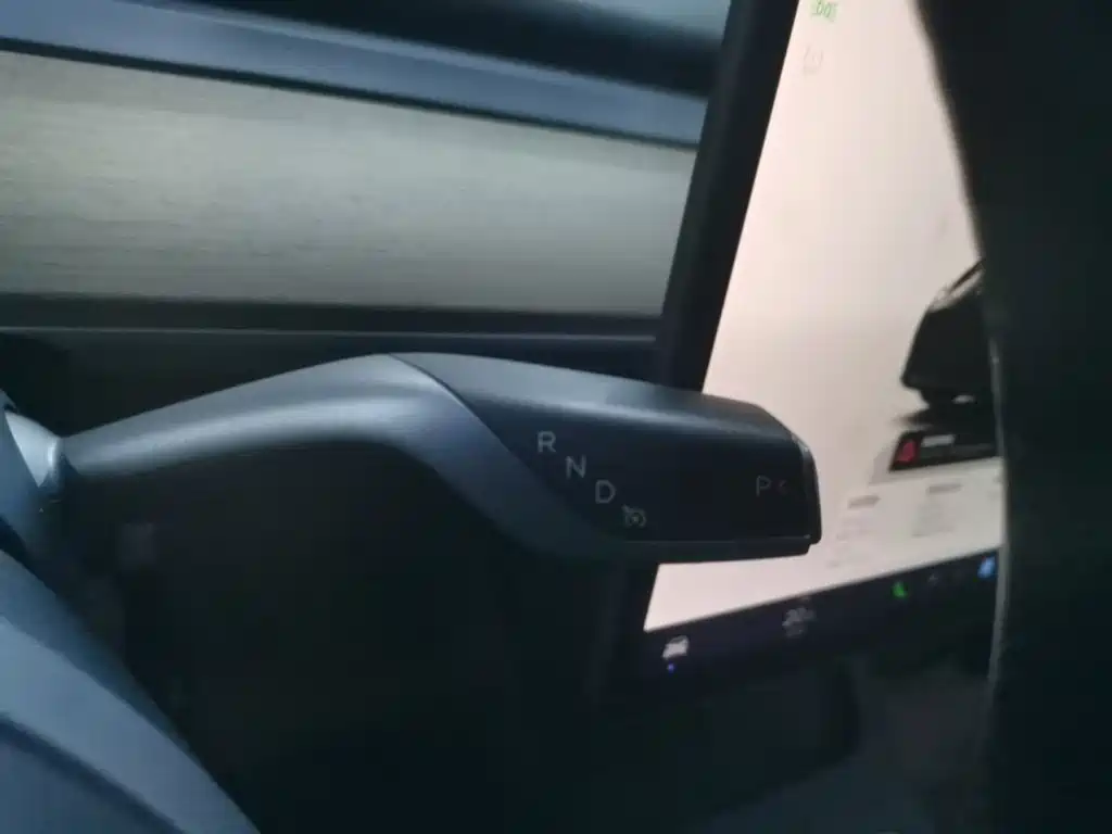 Tesla Model Y — миниатюра 14