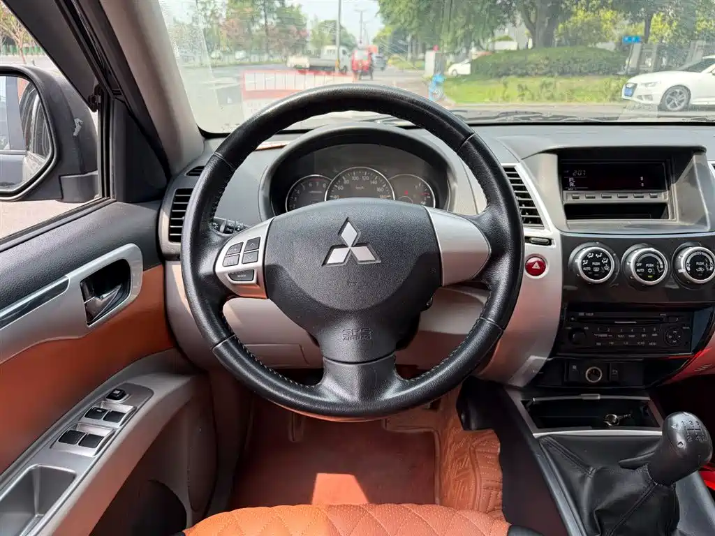 Mitsubishi Pajero Sport — миниатюра 14