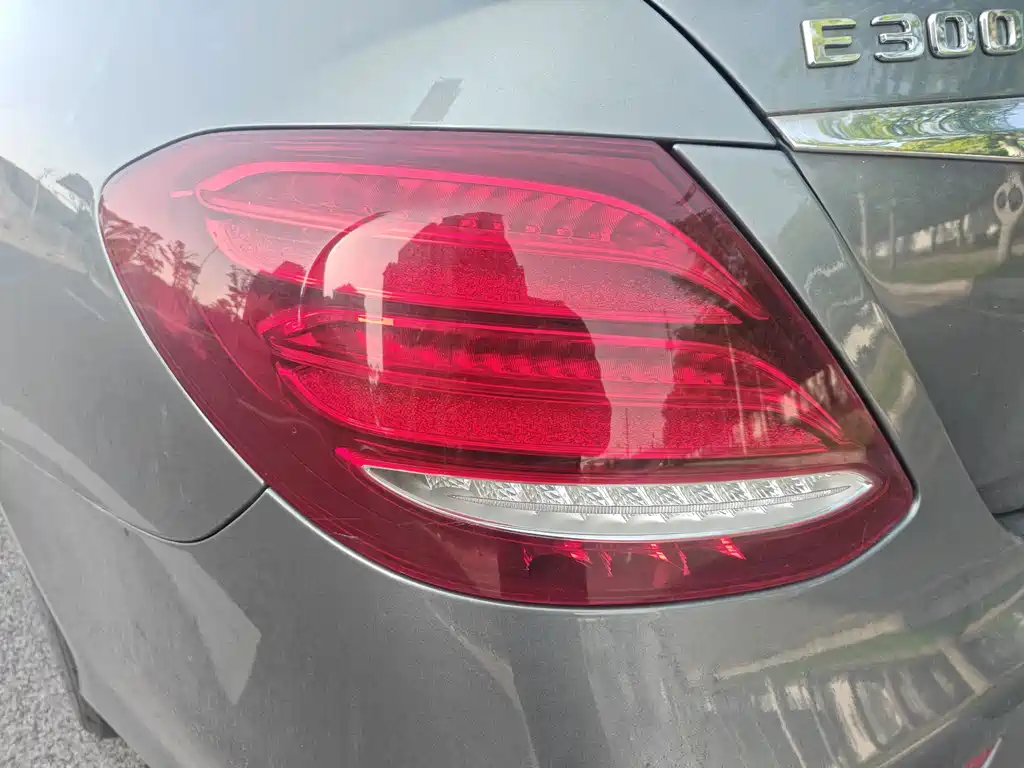 Mercedes-Benz E-Class — миниатюра 16