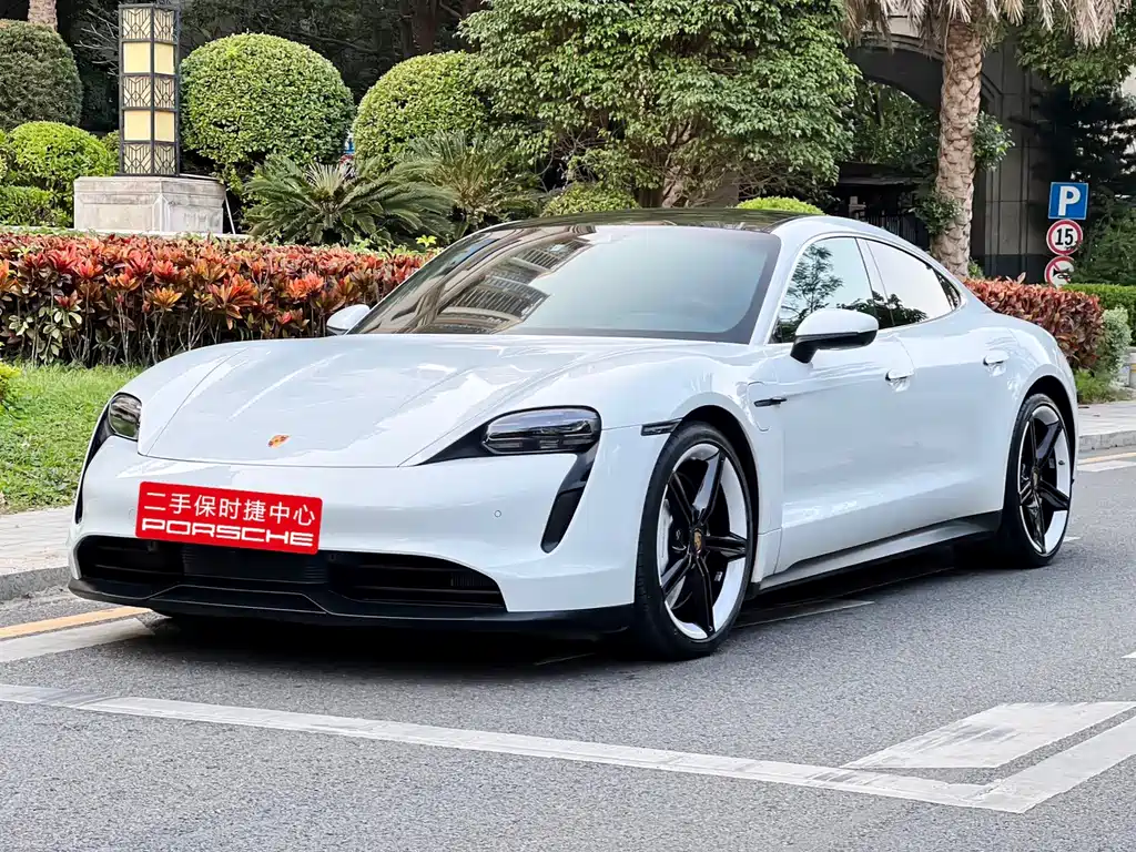 Porsche Taycan 2021