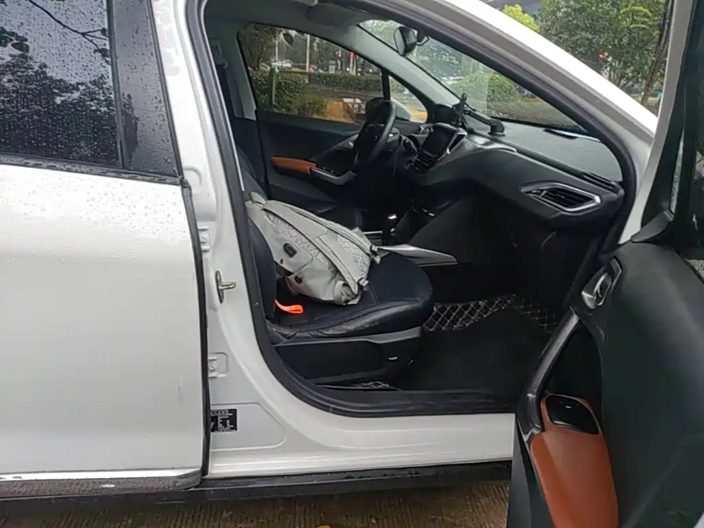 Peugeot 2008 — миниатюра 25
