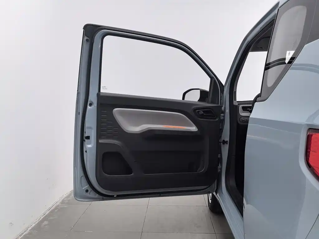 Wuling MINIEV — миниатюра 8