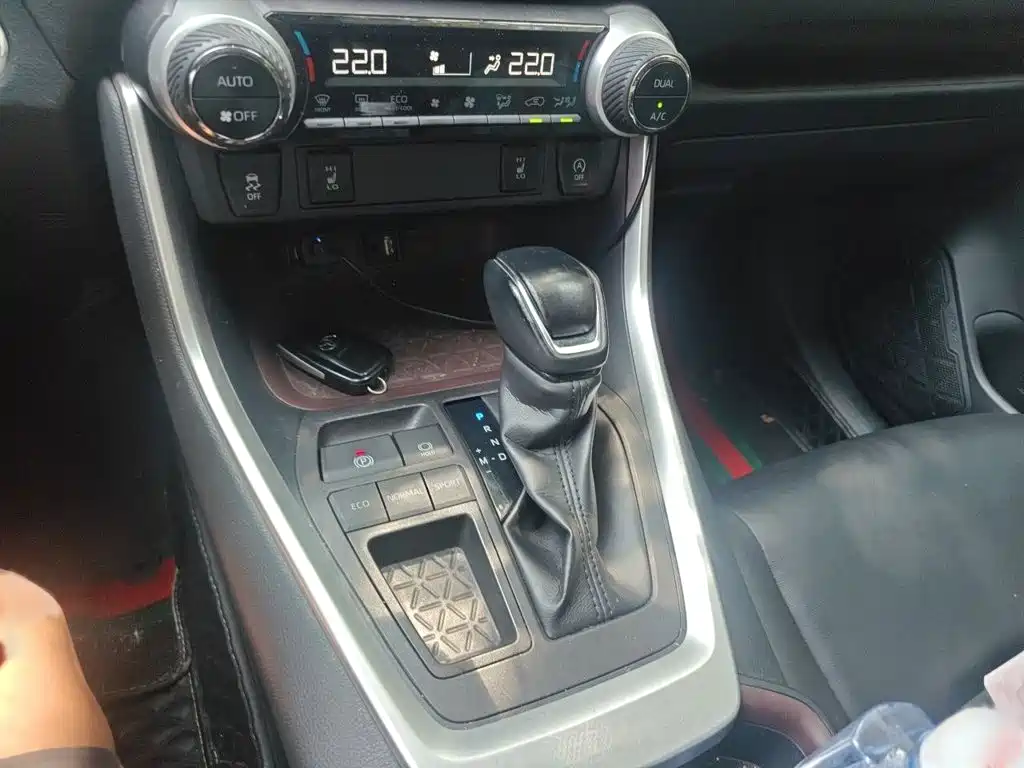 Toyota RAV4 2020 2.0L CVT Luxury
