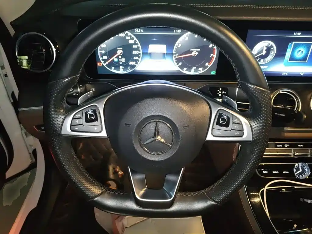 Mercedes-Benz E-Class — миниатюра 11