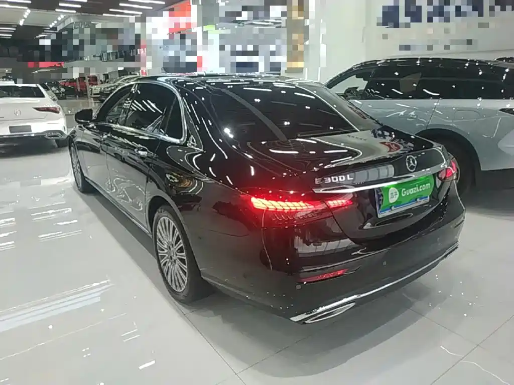 Mercedes-Benz E-Class — миниатюра 5
