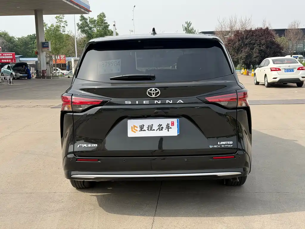 Toyota Sienna 2024 2.5L Luxury