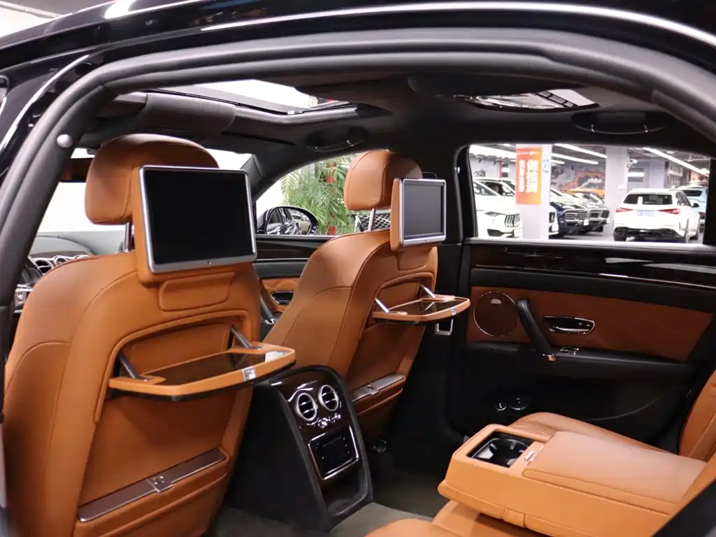 Bentley Flying Spur — миниатюра 22