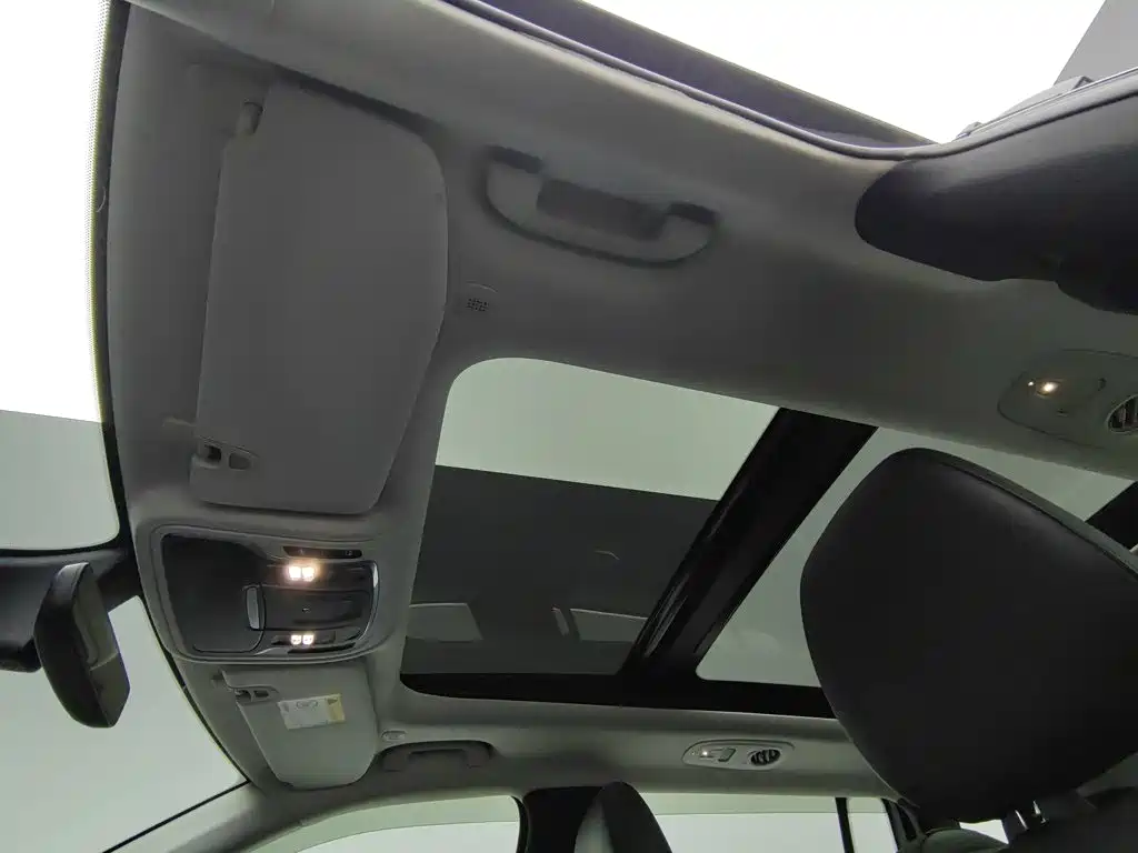 Jeep Grand Commander — миниатюра 14