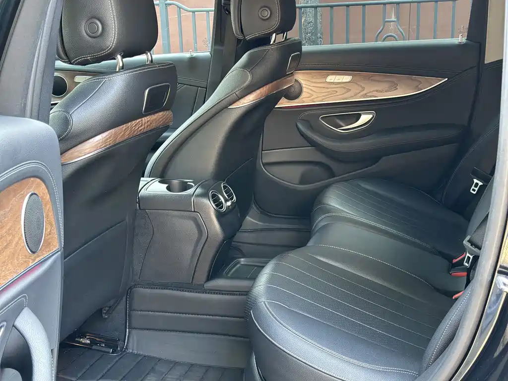 Mercedes-Benz E-Class — миниатюра 5