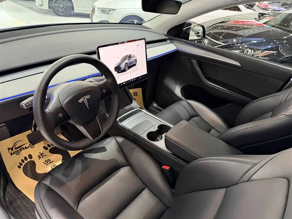 TESLA MODEL Y