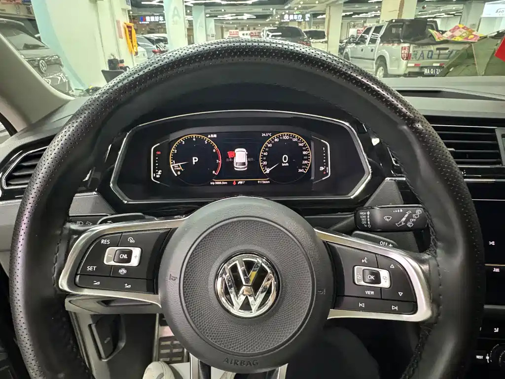 Volkswagen Tiguan L — миниатюра 14