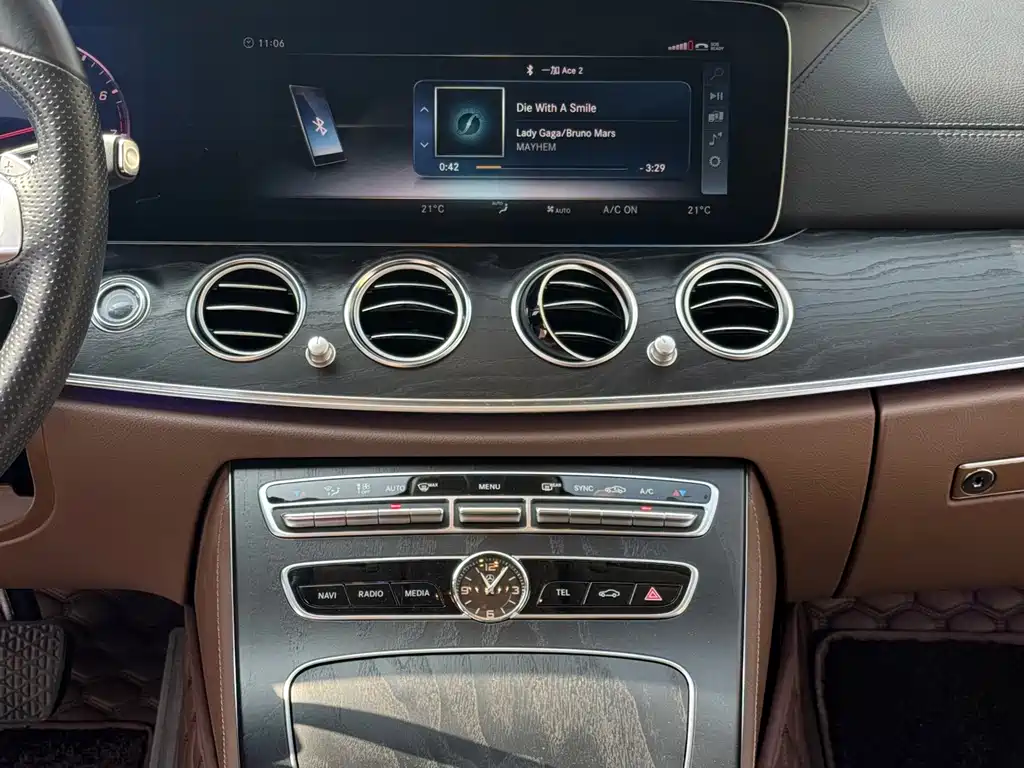 MERCEDES-BENZ E CLASS