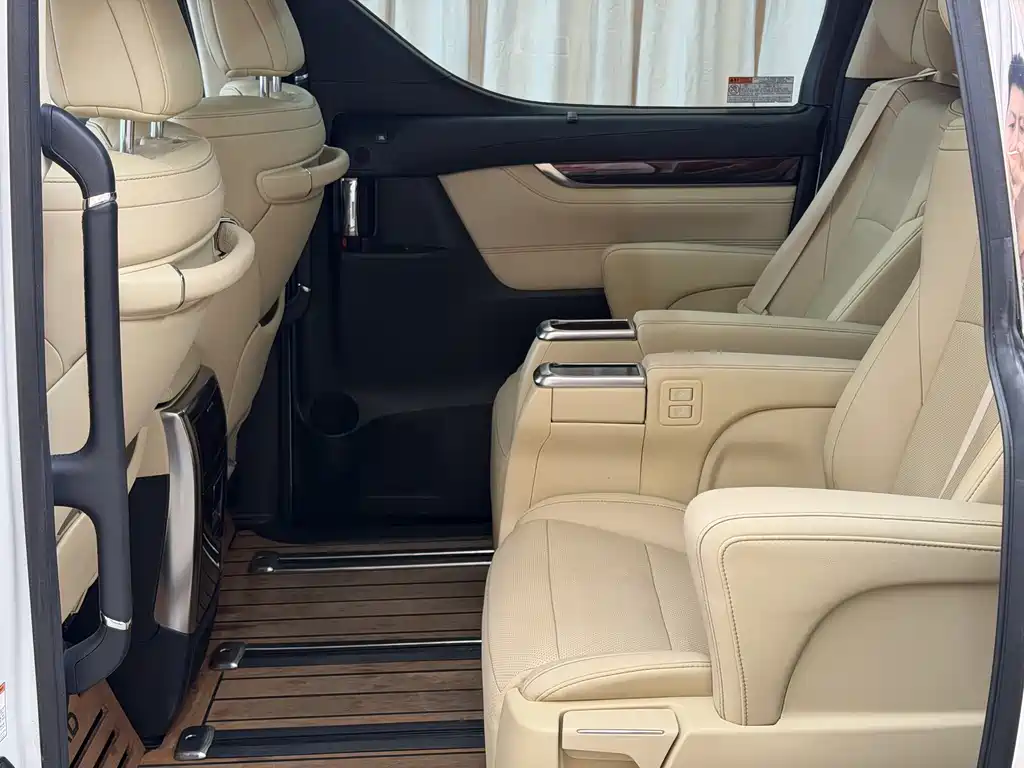 Toyota Alphard 2018 3.5L Luxury
