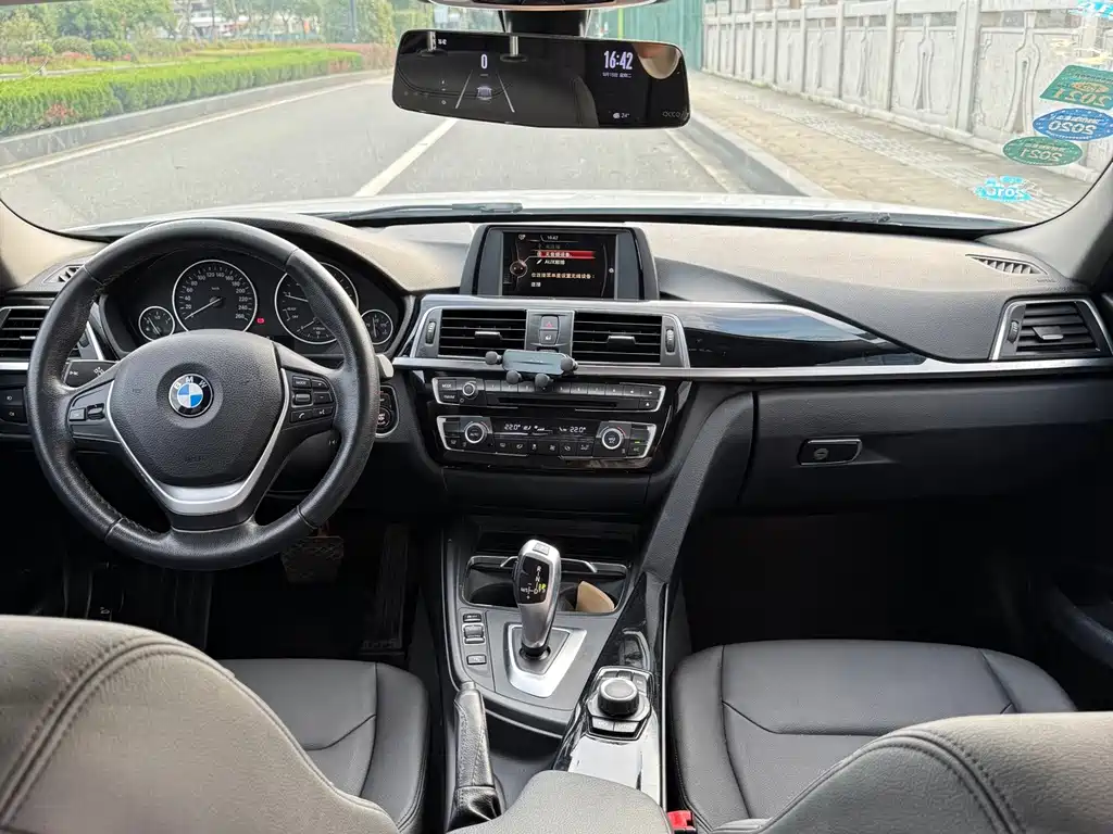 BMW 3 Series — миниатюра 13
