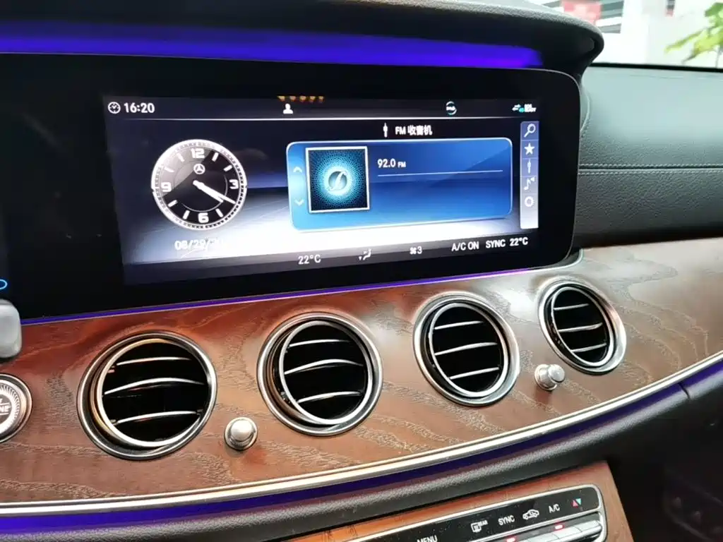 Mercedes-Benz E-Class — миниатюра 13
