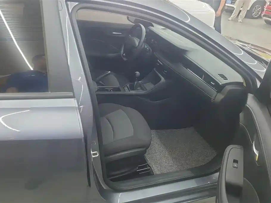 Roewe i5 2023 1.5L MT