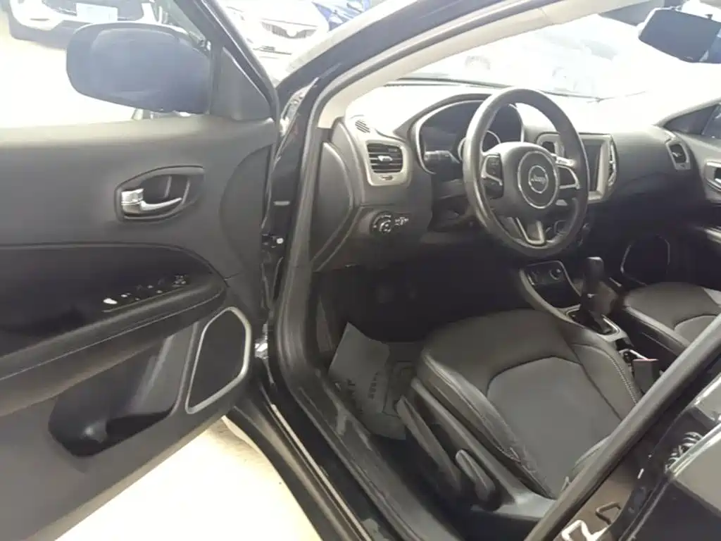 Jeep Compass — миниатюра 16