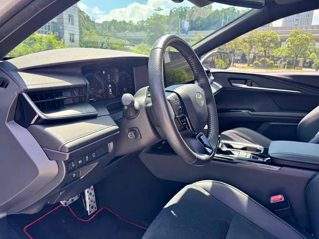 Toyota Camry 2024 2.0HXS Sport Plus