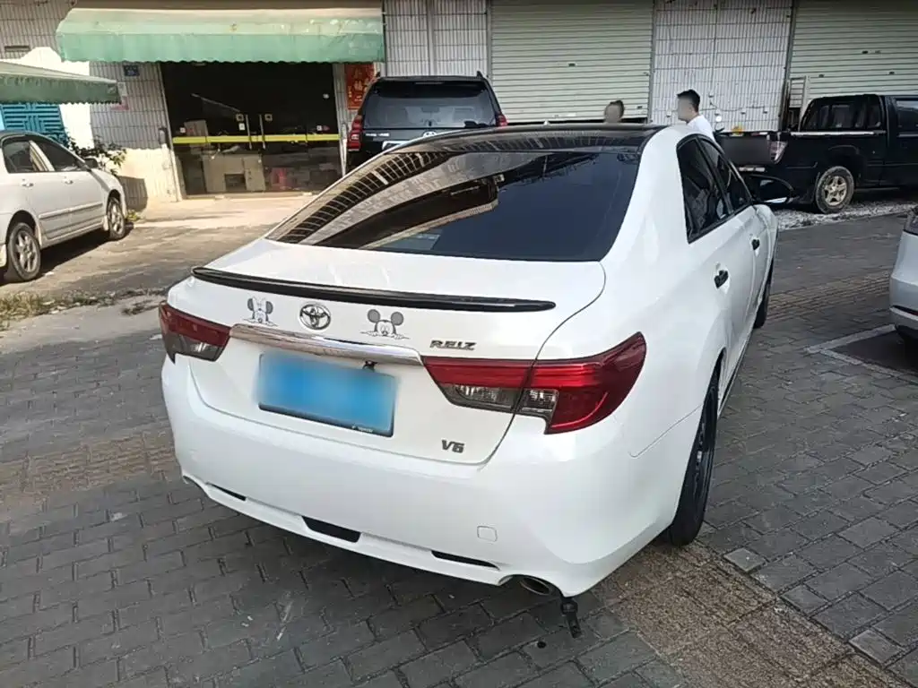 Toyota Reiz — миниатюра 7
