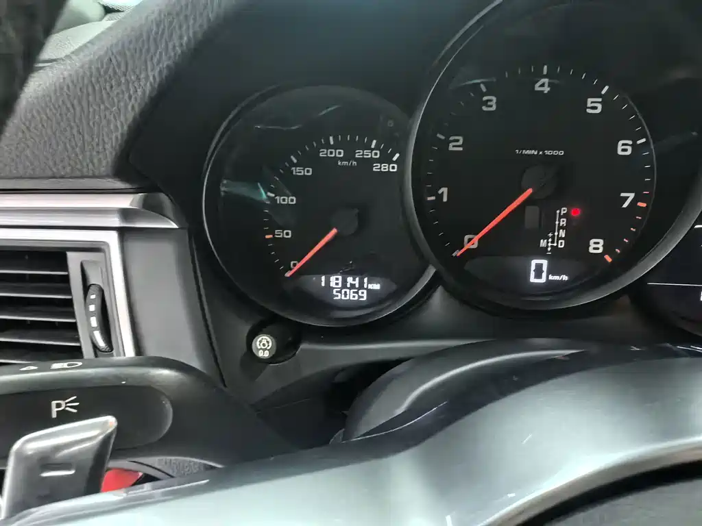 Porsche Macan — миниатюра 14