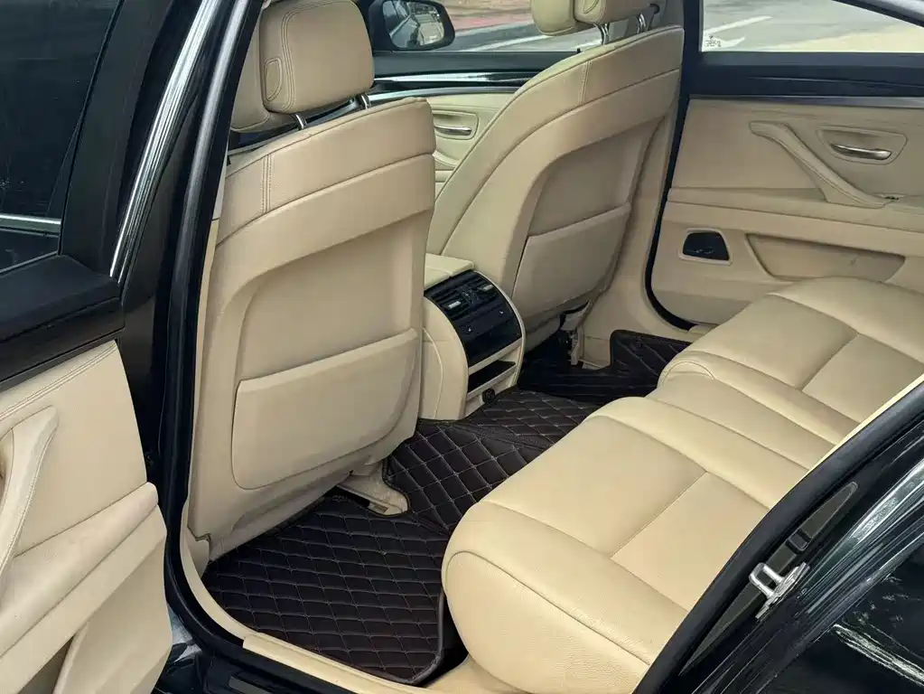 BMW 5 Series — миниатюра 11