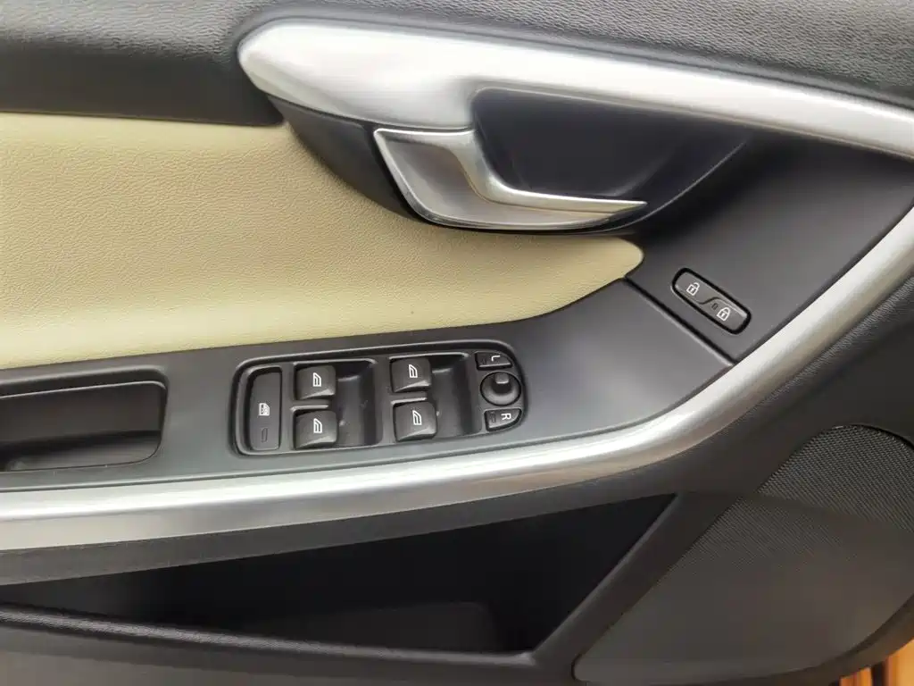 Volvo S60 — миниатюра 9