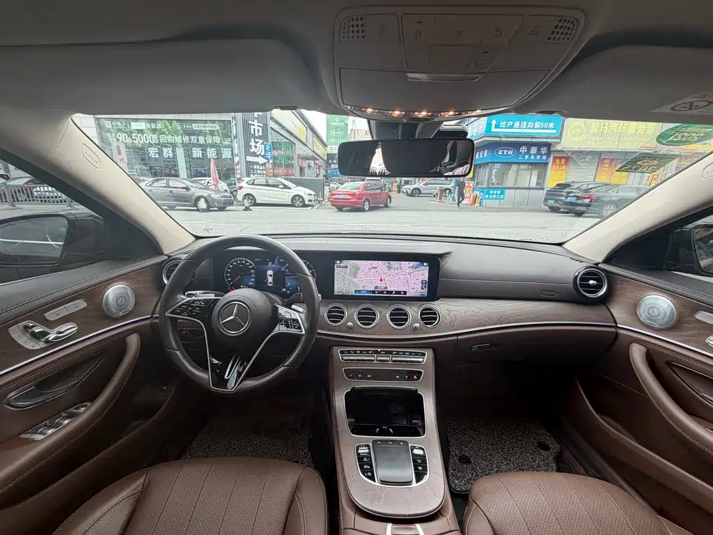 Mercedes-Benz E-Class — миниатюра 8