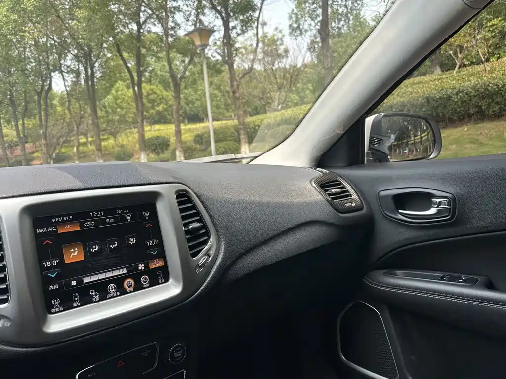 Jeep Compass — миниатюра 16