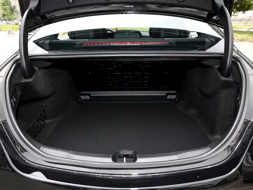Mercedes-Benz C-Class — миниатюра 15
