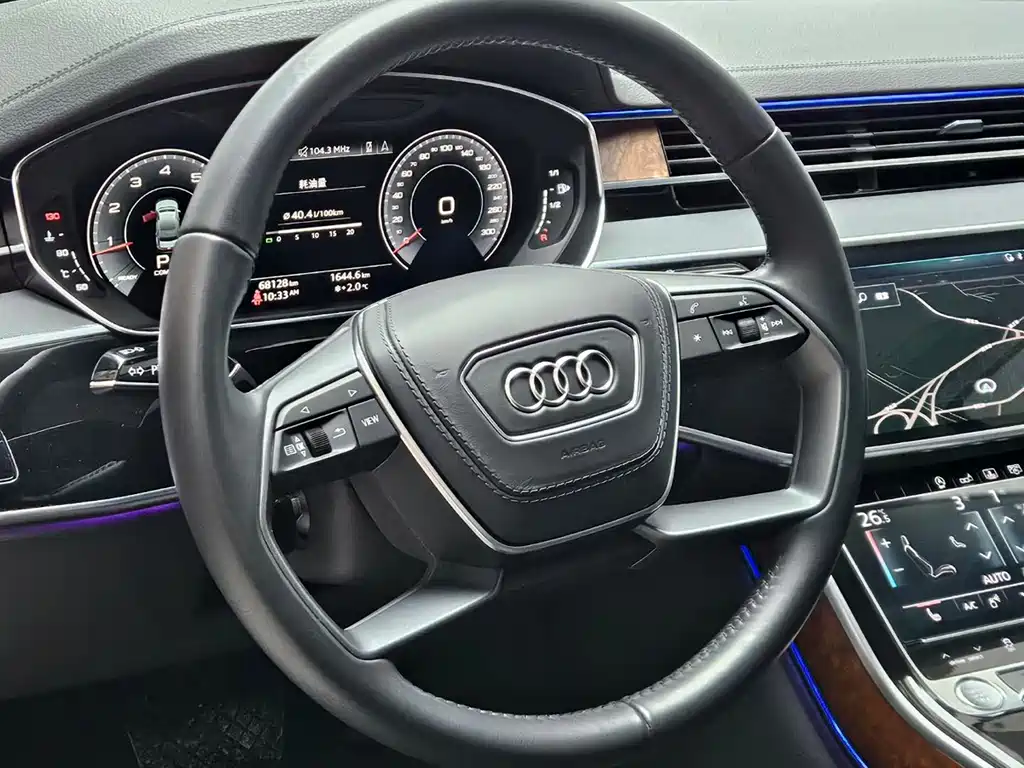 AUDI A8