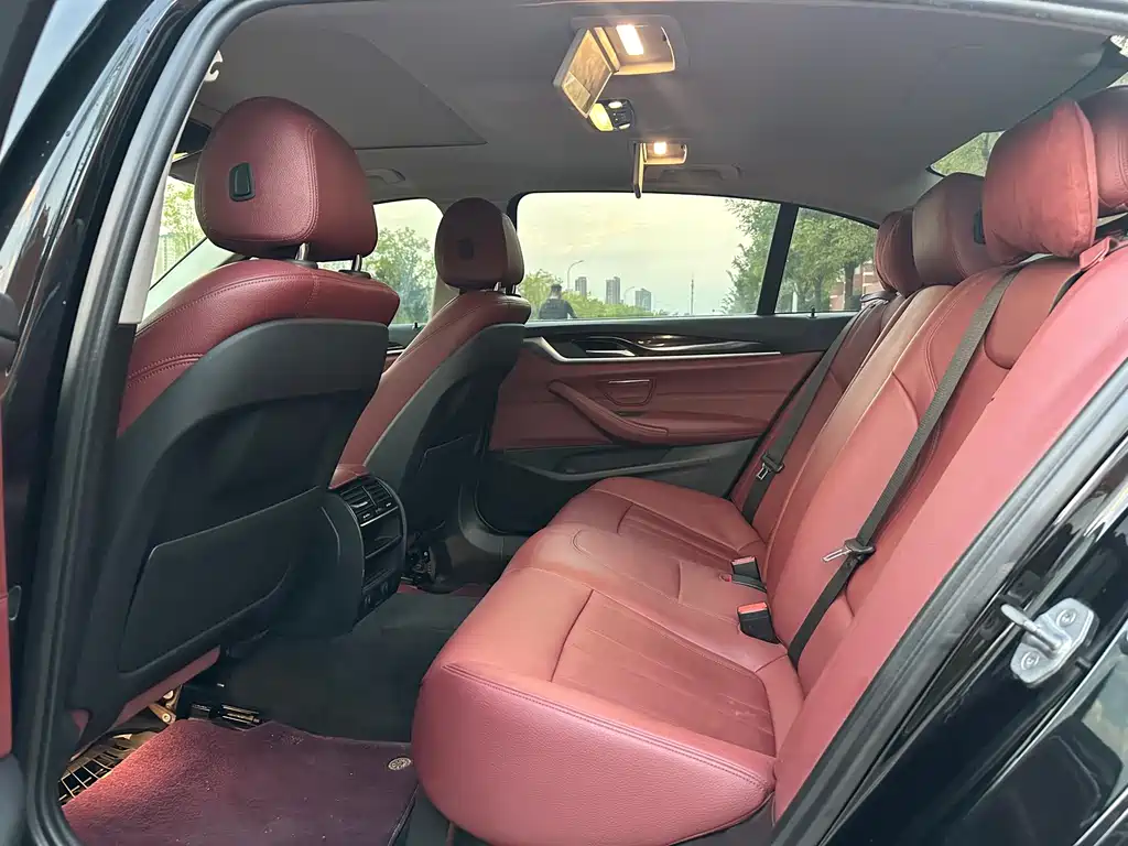 BMW 5 Series — миниатюра 19